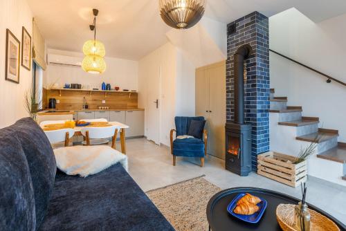 Χώρος καθιστικού στο Domki W Sam Las & SPA Lubenia