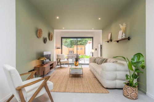 Χώρος καθιστικού στο 3 bedroom house with garden, free parking
