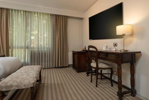 Μια τηλεόραση ή/και κέντρο ψυχαγωγίας στο Teclados Hotel