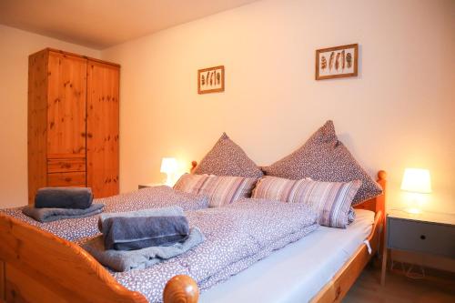 a bedroom with a bed with two blue towels on it at Appartement Sels in Winterberg