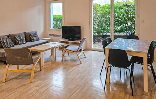2 Bedroom Amazing Apartment In Le Pellerin