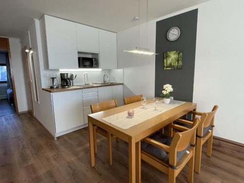 Kuchyň nebo kuchyňský kout v ubytování Apartment Lula inklusive Schwimmbad und Sauna by Interhome