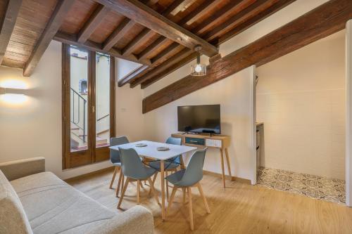 Palazzo Borghese Apartment with Panoramic Terrace