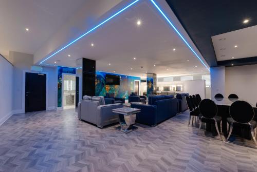 a lobby with couches and a table and chairs at Temple Court Cavern Quarter Apartments by Happy Days in Liverpool