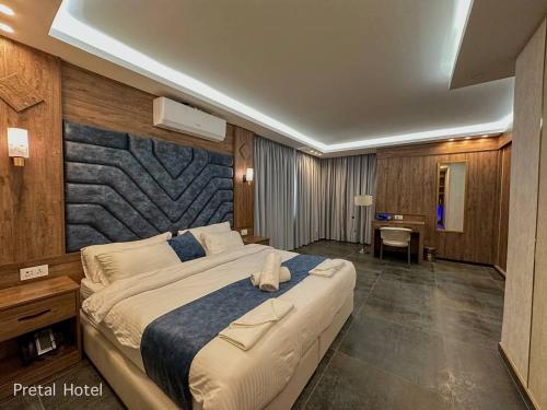 Ένα ή περισσότερα κρεβάτια σε δωμάτιο στο Pretal Hotel
