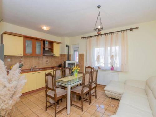 Η κουζίνα ή μικρή κουζίνα στο Holiday Home Lucija by Interhome