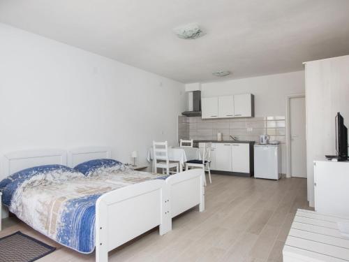Apartment Vero-5 by Interhome