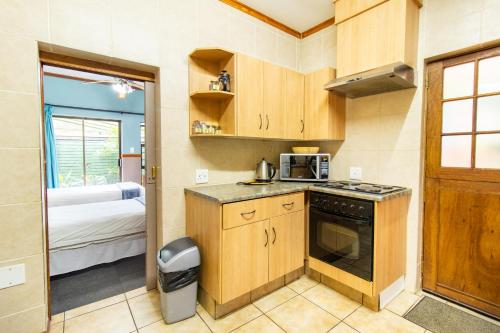 Η κουζίνα ή μικρή κουζίνα στο Kleine Eden Guesthouse
