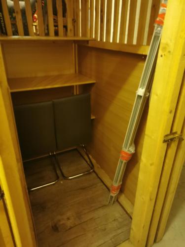 a book shelf and a baseball bat in a bookcase at Apartment Renata Irdning Pichlarn in Aigen im Ennstal