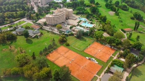 Instalaciones para jugar a tenis o squash en Galzignano Resort Terme & Golf - Hotel Sporting o alrededores