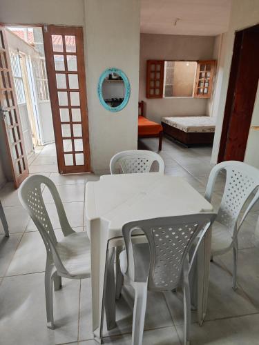 a white table and chairs in a room at Kitnet Tibau in Tibau