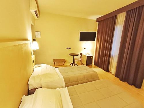 Postel nebo postele na pokoji v ubytování Hotel Corallo Rimini