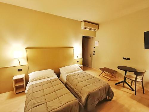 Postel nebo postele na pokoji v ubytování Hotel Corallo Rimini