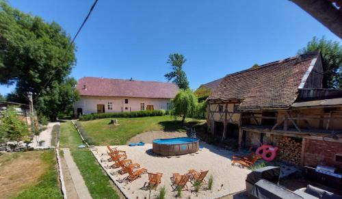 a backyard of a house with a table and chairs at U Alchemika 