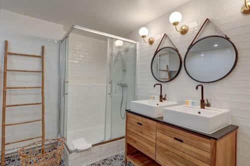 a bathroom with two sinks and a shower at Louvre Montorgueuil Historical center 3BR II in Paris