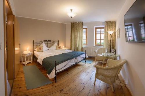 a bedroom with a bed and a table and chairs at Das Palatinum in Sankt Martin