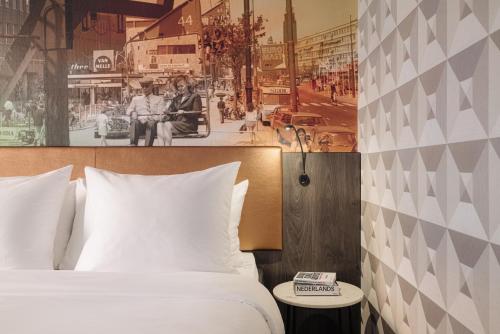 a bedroom with a bed and a picture of a street at Savoy Hotel Rotterdam in Rotterdam