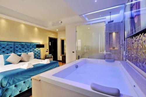 a large bathroom with a large tub next to a bed at Spanish Gold Edition in Rome