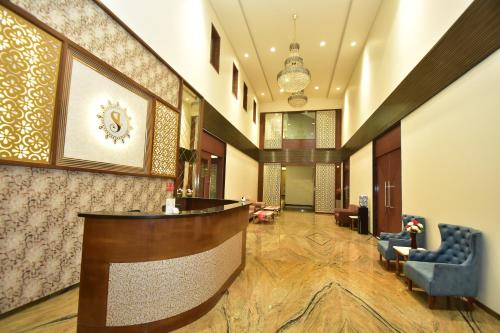a lobby of a hotel with a reception desk at Hotel Shyamleela in Khātu