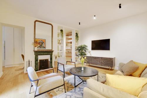 Photo de la galerie de l'établissement Paris West Living - La Fayette-Elegant big 1BR, à Paris