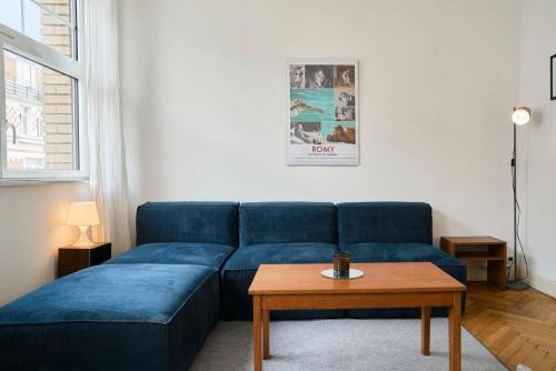 Photo de la galerie de l'établissement Character 2-bedroom apartment in the city center, à Lille