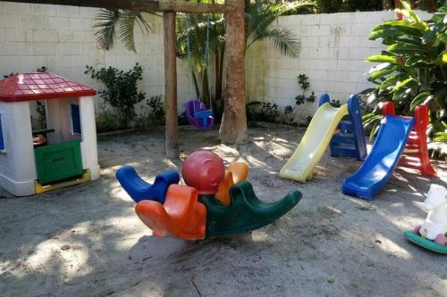 Ο χώρος παιχνιδιού για παιδιά στο Belíssima e Afetuosa Casa em Juquehy
