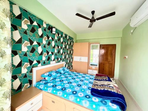 Cama o camas de una habitación en Exquisite 3BHK Apartment in the heart of Newtown beside Axis Mall, Action Area 1