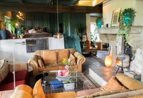 Η κουζίνα ή μικρή κουζίνα στο Bohemian Experience Wellness, Jacuzzi, Sauna, BBQ, Garden, Sleeps 14