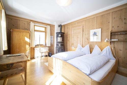 Cama o camas de una habitación en Chasa Suot Chasté