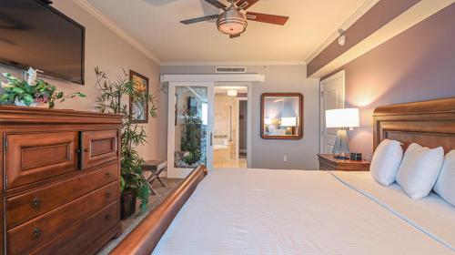 a bedroom with a large bed and a ceiling fan at Sea Breeze 1011 Penthouse in Biloxi