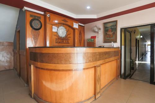 a lobby with a wooden bar in a restaurant at Super Collection O 1064 Tipsyy Inn Suites 17 in Sohna