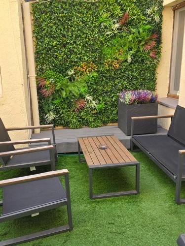 MAISON CLIMATISEE ,2 CHAMBRES, PARKING compris