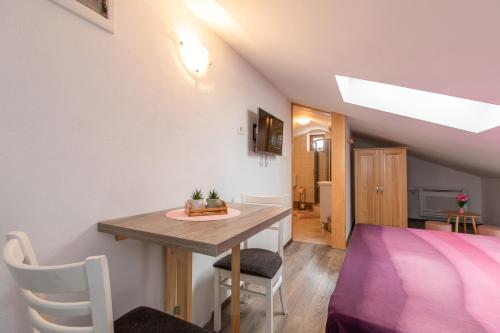 a small room with a table and a bed at Apartments Gabi in Punat