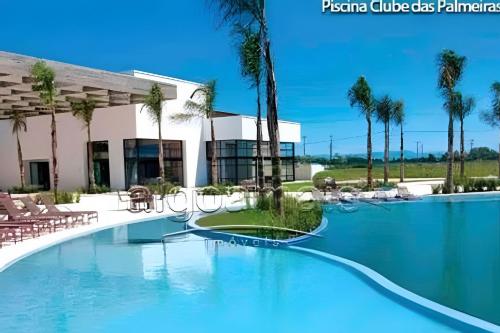 בריכת השחייה שנמצאת ב-Casa 4 Suítes com piscina Fundos Lago-Ilhas Resort או באזור