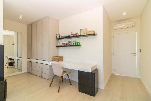 Η κουζίνα ή μικρή κουζίνα στο Casa incrível c/spa e praia artificial particular!