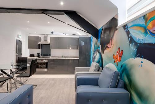 a living room with a couch and a kitchen at Temple Court Cavern Quarter Apartments by Happy Days in Liverpool