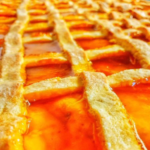 un primo piano di un panino con waffle e formaggio di Dependance Hotel Marina a Riccione