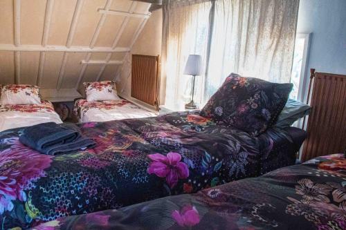 Ένα ή περισσότερα κρεβάτια σε δωμάτιο στο Bohemian Experience Wellness, Jacuzzi, Sauna, BBQ, Garden, Sleeps 14