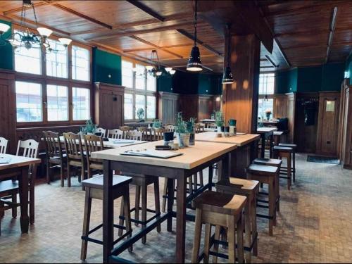 a large dining room with tables and chairs at Landshuter Hof in Straubing