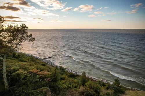 a view of the ocean from the shore at Charming Lakeview Cabin Near Geneva-On-The-Lake! in Ashtabula