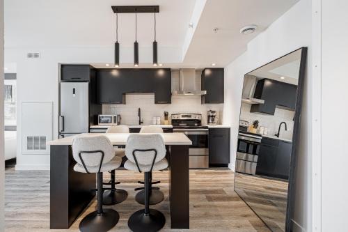 Η κουζίνα ή μικρή κουζίνα στο Westview Luxury Suites