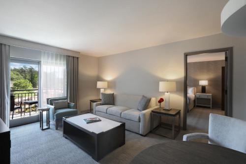 a living room with a couch and a bed at Callaway Resort & Gardens in Pine Mountain