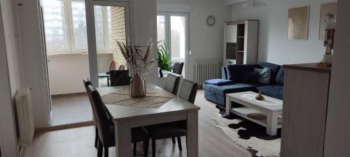 SUNNY APARTMENT OSIJEK, self check in