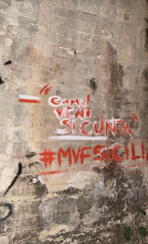 a wall with red writing on it at B&B A Due Passi in San Giovanni Gemini