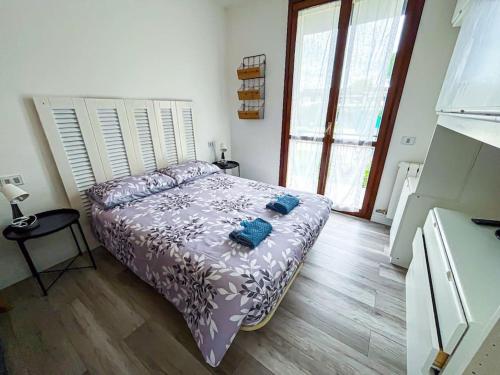 Un pat sau paturi într-o cameră la Appartamento Monvalle Home