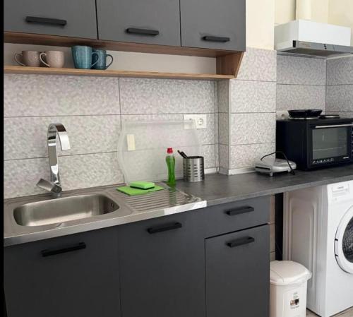A kitchen or kitchenette at Sea Studio