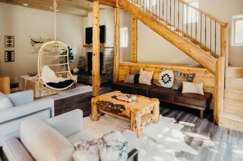 Posezení v ubytování Adobe-Style Retreat - Game Room - 8 Mins to Breck