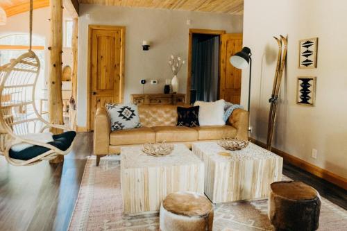 Posezení v ubytování Adobe-Style Retreat - Game Room - 8 Mins to Breck