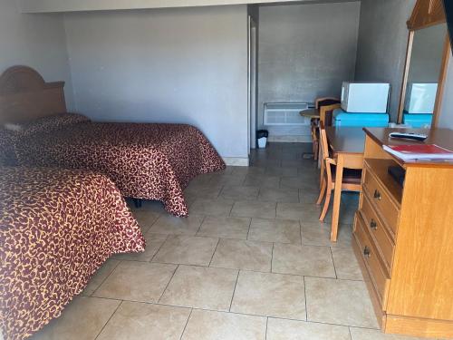 Ένα ή περισσότερα κρεβάτια σε δωμάτιο στο Apple Valley Motel