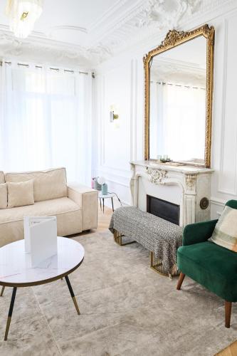Champs Elysées!Montaigne, New Luxurious 6pers flat